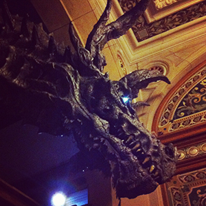 le-manoir-de-paris-hall-dragon-300