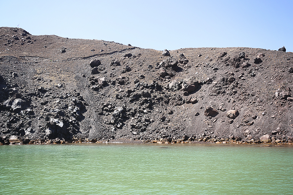 santorin-volcan-nea-kameni-grece-00